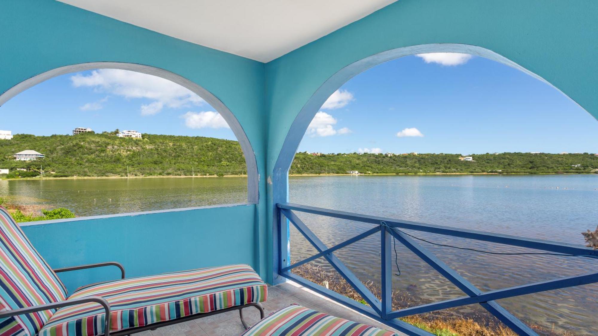 Edwards Guesthouse Sandy Ground Village Екстериор снимка