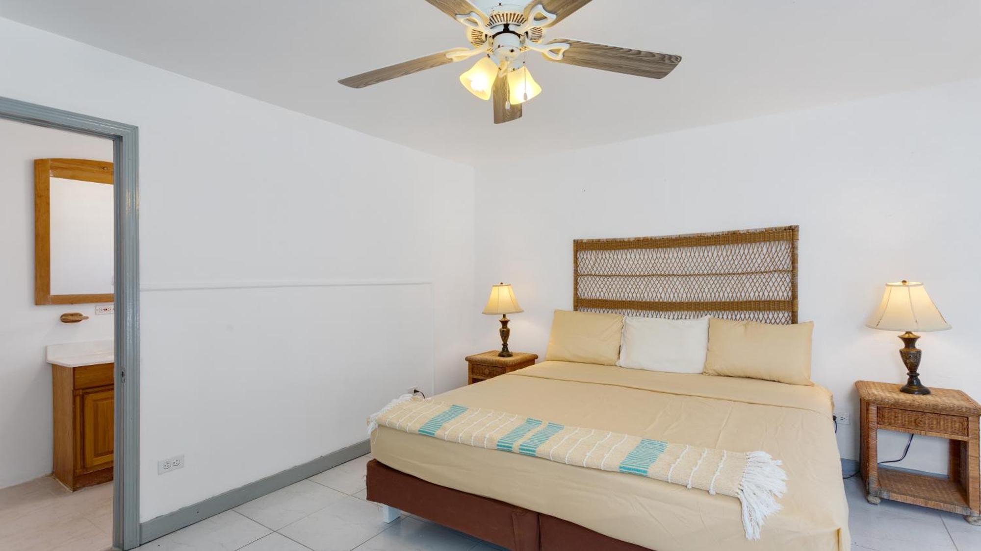 Edwards Guesthouse Sandy Ground Village Екстериор снимка