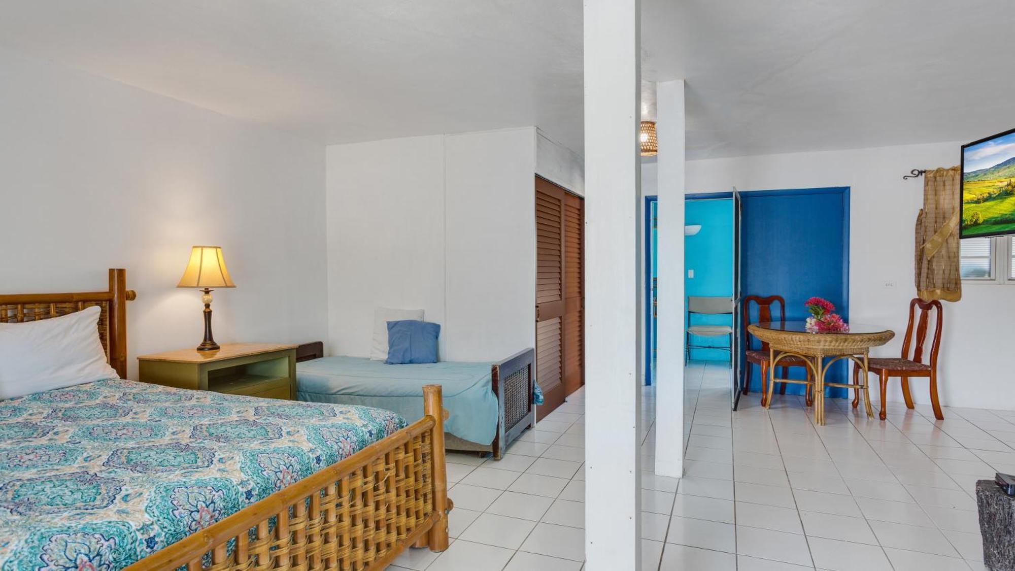 Edwards Guesthouse Sandy Ground Village Екстериор снимка