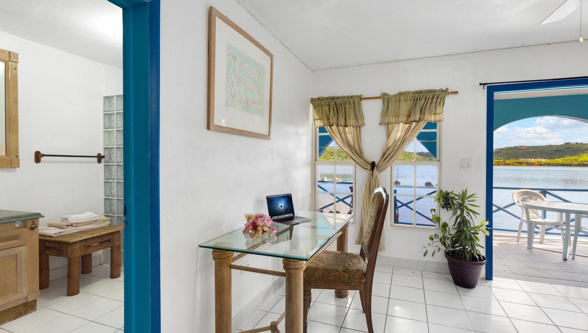 Edwards Guesthouse Sandy Ground Village Екстериор снимка