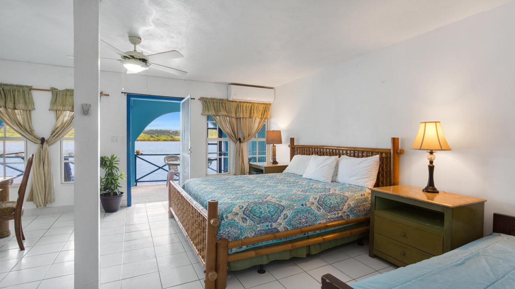 Edwards Guesthouse Sandy Ground Village Екстериор снимка
